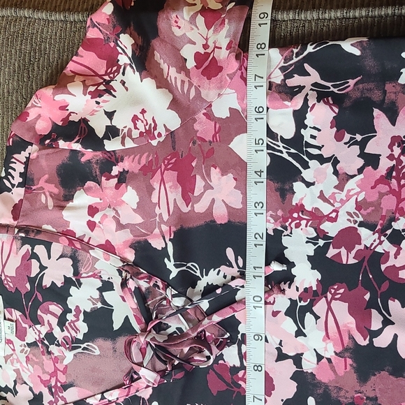 Quintessential Split Sleeve Blouse - Picture 11 of 14